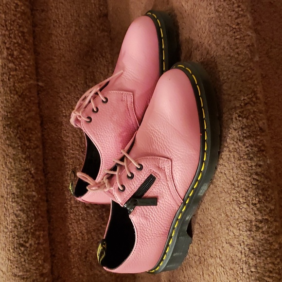 Dr. Martens Shoes - NEW Dr. Martens Leather pink oxfords....size 7